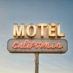 Слушать альбом - Motel California