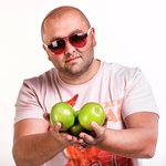 Обложка трека А он её